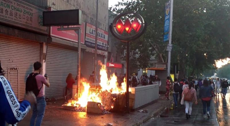 Agencia Uno - Quema de estaciones de Metro, archivo