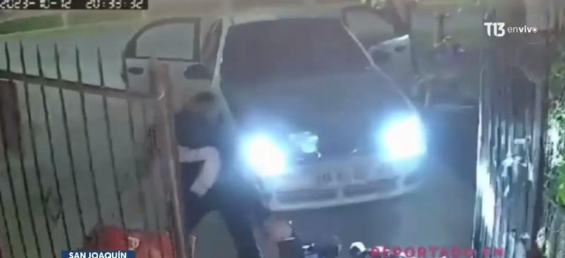 Intentan atropellar a motociclista para robarle la moto en San Joaquín