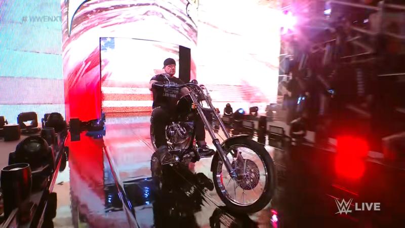 The Undertaker volvió a WWE con su moto