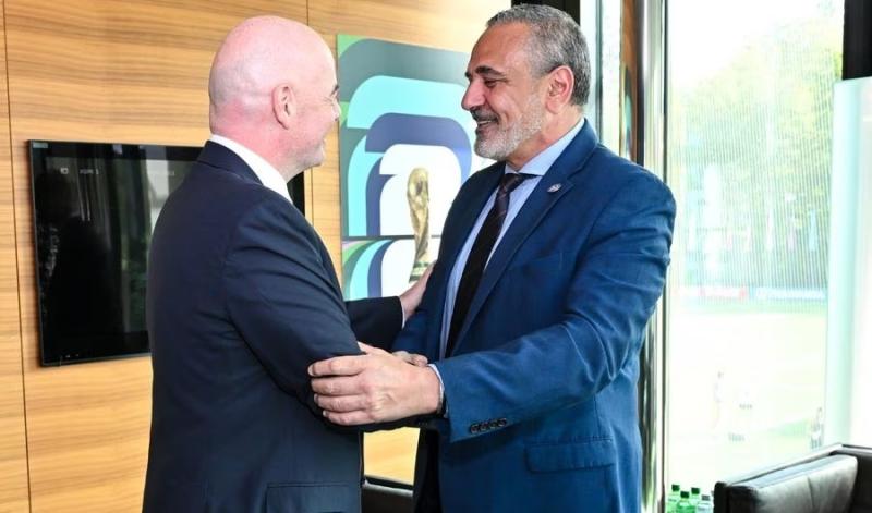 Gianni Infantino le explico en persona a Pablo Milad la marginación de Chile del Mundial 2030. / Foto: @gianni_infantino