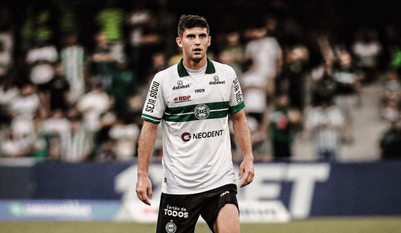 Benjamín Kuscevic sufrió grave lesión tras pelea con un compañero en Coritiba. / Foto: @benjakuscevic13