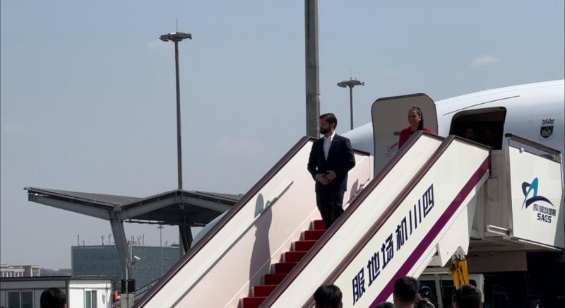 T13 - Presidente Boric en su llegada a China