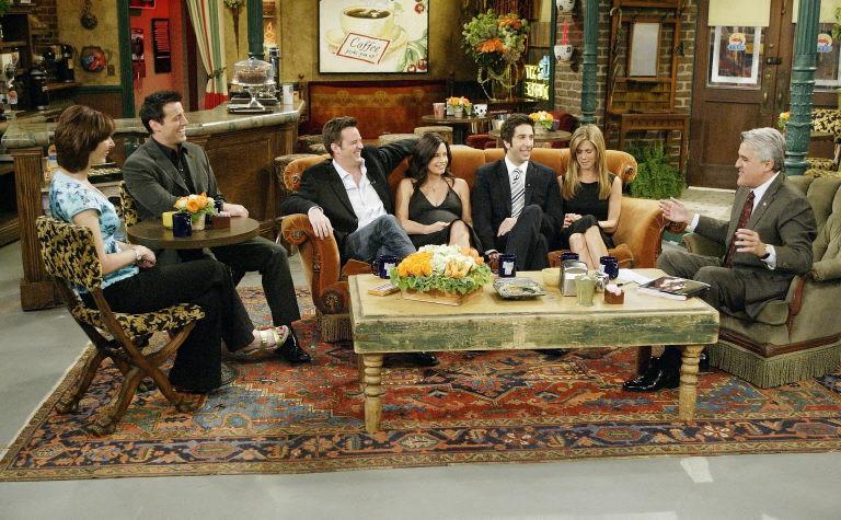 Elenco de Friends junto a Jay leno en 2004