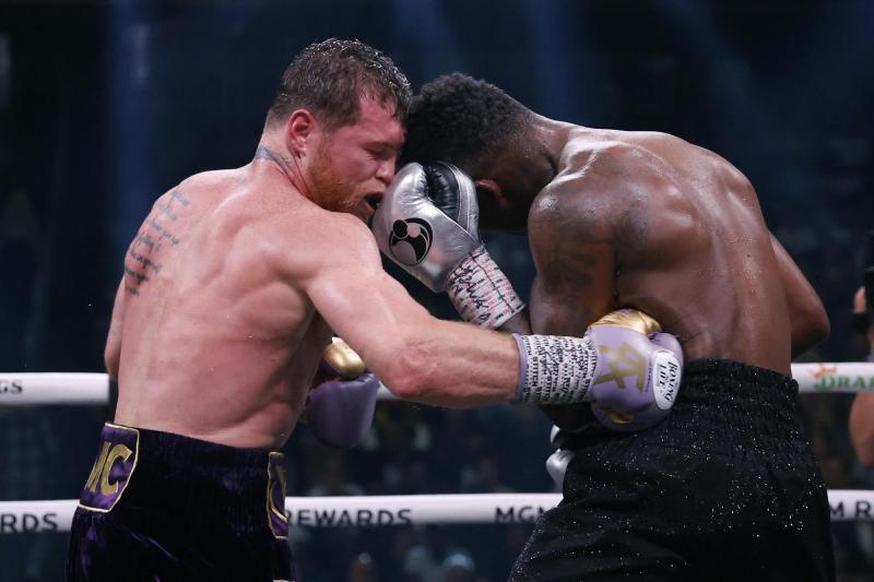 AFP - Canelo Álvarez y Jermell Charlo en Las Vegas, 2023.