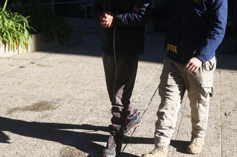 Agencia Uno - Detienen a falso PDI en Alto Hospicio