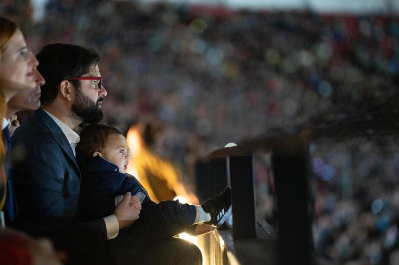 Agencia Uno - Presidente Boric y su sobrino León en Santiago 2023