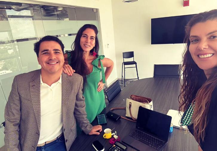 Instagram - Juan Ignacio Labbé, Mey Santamaría y Ángela Ascui