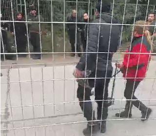 Guardias se tomaron el Sausalito por una hora por sueldos impagos: Encargada dijo que "no se van a morir porque le paguen un día más tarde"