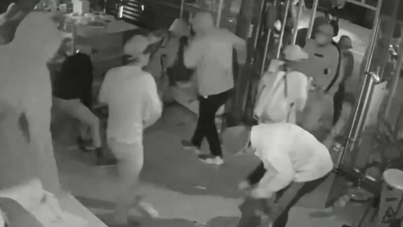 T13 - Turba saquea farmacia el 18 de octubre