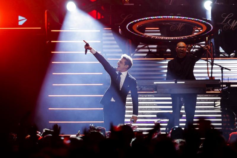 afp - "El Sol" más generoso: Luis Miguel entrega millonaria donación por huracán en Acapulco