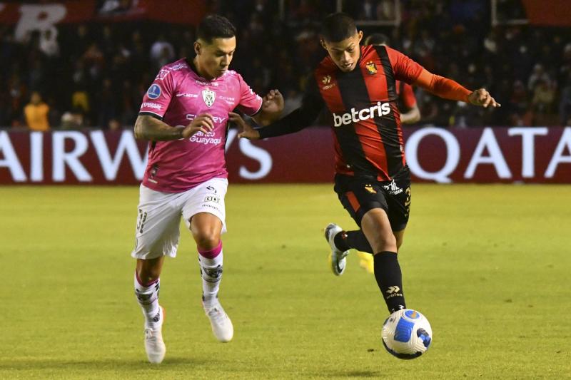 AFP - Matías Fernández fue liberado de la Selección Chilena.