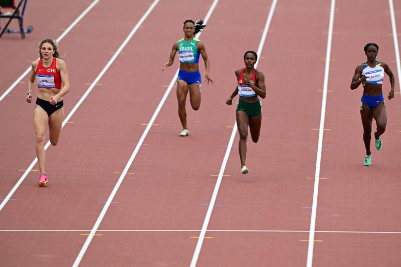 Agencia Uno - Martina Weill compite en el atletismo de Santiago 2023