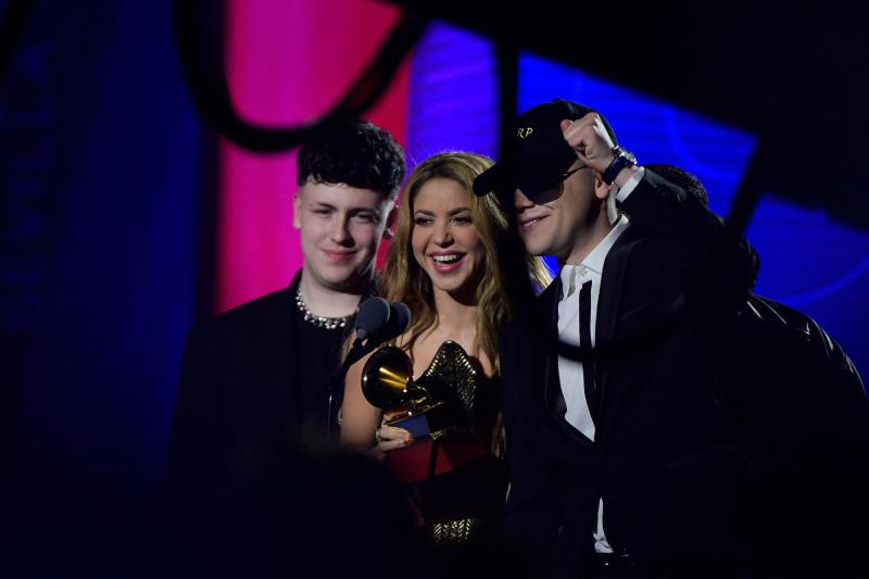 AFP - Shakira y Bizarrap en los Latin Grammy 2023.