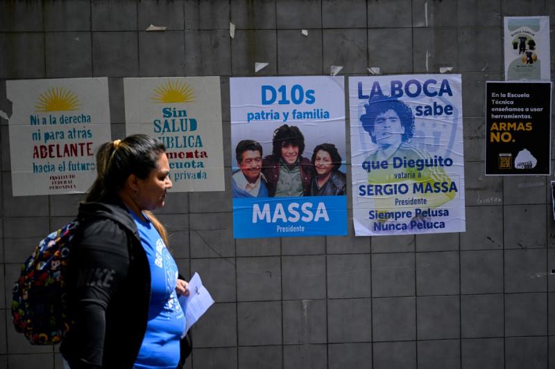 Argentina busca una salida en las reñidas presidenciales entre Massa y Milei