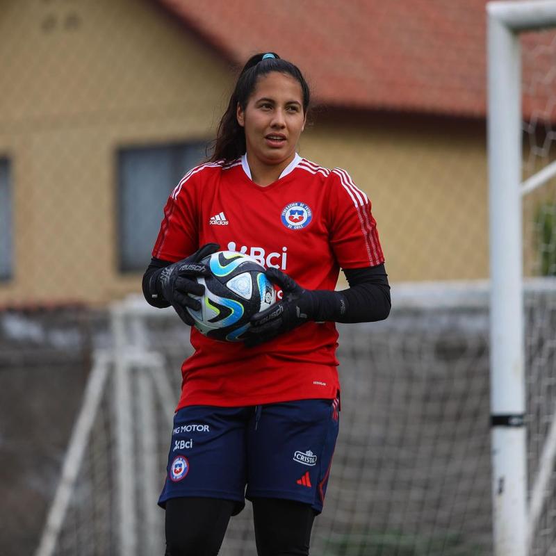 Gabriela Borquez, actual portera de la U que suma fichas en la Selección Chilena - Créditos: La Roja