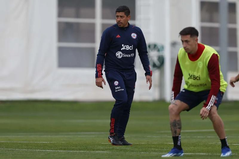 Nicolás Córdova tiene un esperanzador registro con sus debuts como técnico. / Foto: @LaRoja