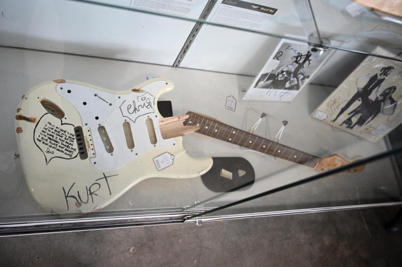 AFP - Guitarra Fender Stratocaster, una de las elegidas por Kurt Cobain