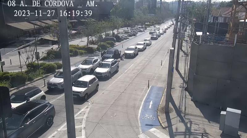 Gentileza - Violento "abordazo" a un auto en Vitacura