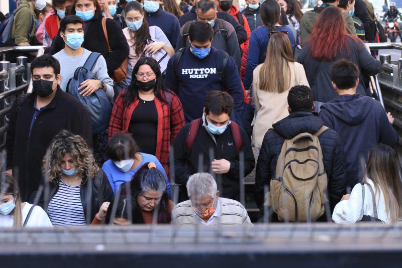 Agencia UNO referencial - Estudio revela que casi 60 mil estudiantes están en instituciones educacionales con riesgo financiero
