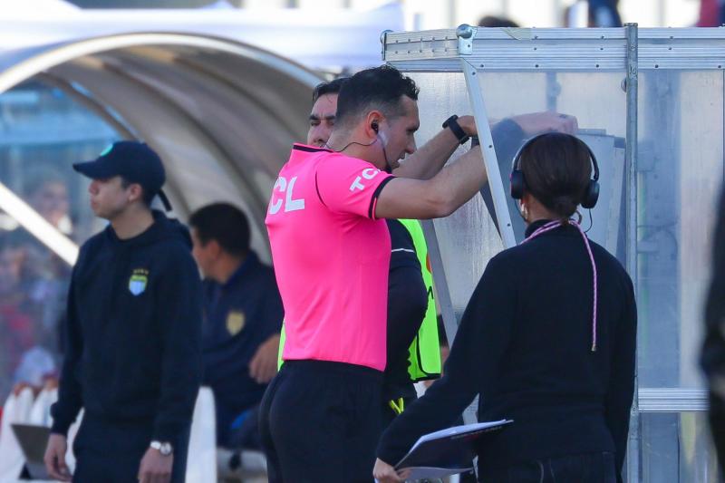 Agencia Uno - El VAR llegó al fútbol chileno... y también a la RAE