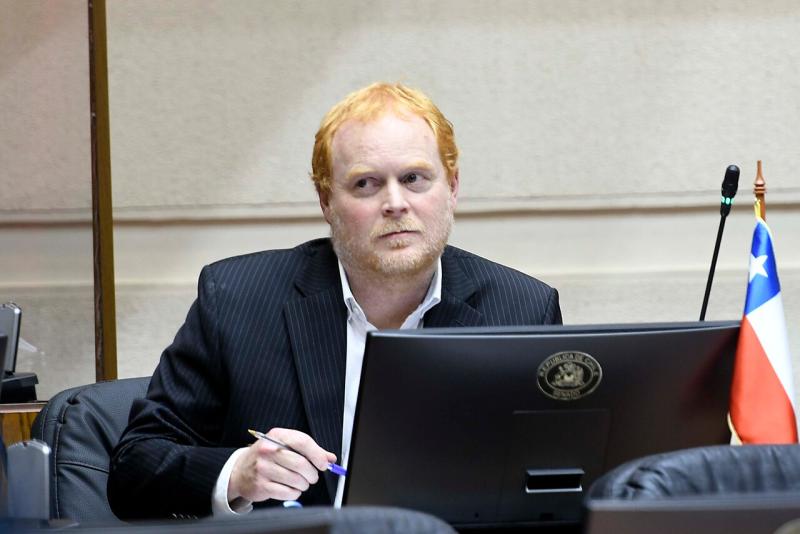 Agencia UNO - Rojo Edwards y texto constitucional: "Si uno la lee, puede gustarle, pero si uno la entiende cómo funciona, este texto no cuadra”