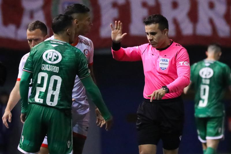 Piero Maza en el ojo del huracán en Arabia Saudita. (Agencia UNO)