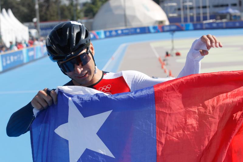 Emanuelle Silva bajó un nuevo oro para el Team Chile en Santiago 2023. (Agencia UNO)