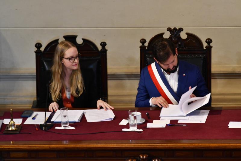 Agencia Uno - Presidenta del Consejo Constitucional Beatriz Hevia y Presidente de la República Gabriel Boric