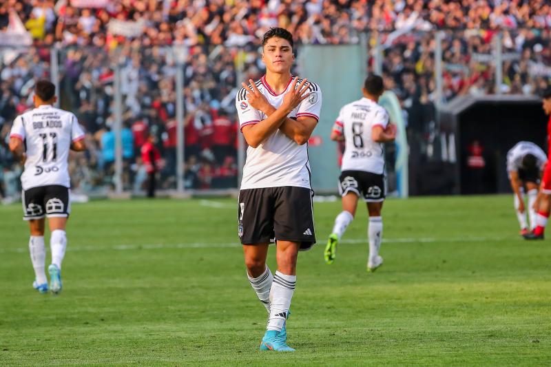 Damián Pizarro generó polémica con la celebración tras su gol ante Unión La Calera. / Agencia Uno