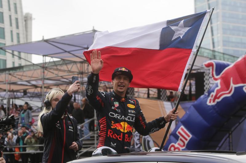 El Red Bull Showrun revolucionó las calles de Santiago. / Agencia Uno