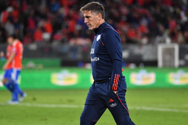Eduardo Berizzo es el tercer técnico que pasa por la banca de la Roja durante el mandato de Pablo Milad en la ANFP. / Agencia Uno