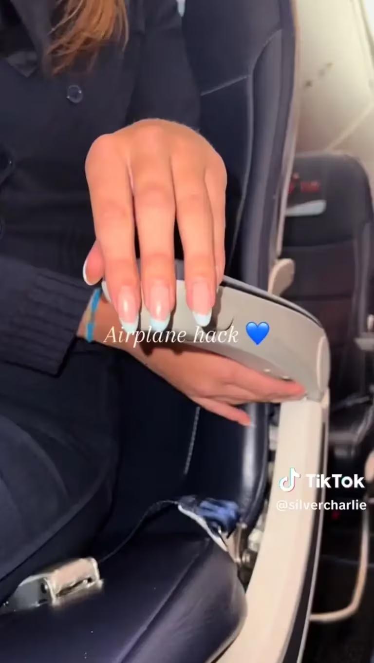 Azafata compartió "hack viajero" que mejorará enormemente tu experiencia en un vuelo