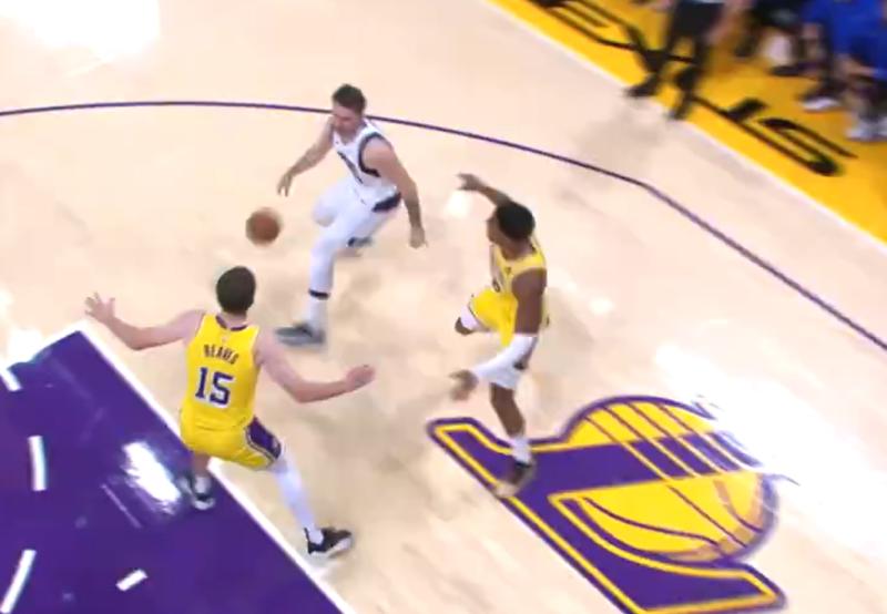 Luka Doncic humiló a LeBron James en la NBA - Crédito: Captura.