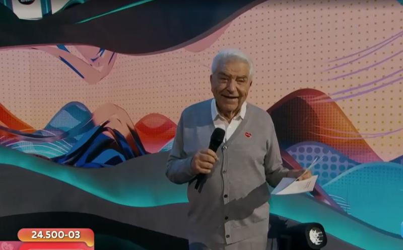 Don Francisco tuvo divertido momento en la Teletón