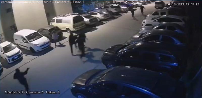 Captura de cámara de seguridad - Noche de Halloween en San Bernardo