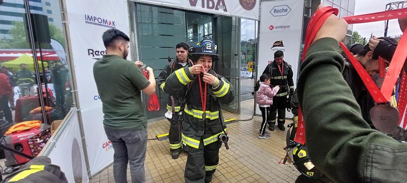 Gentileza - Ascenso de Bomberos al Costanera Center