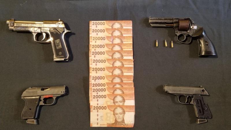 Secuestro en Alto Hospicio - Foto de las armas incautadas (Carabineros)