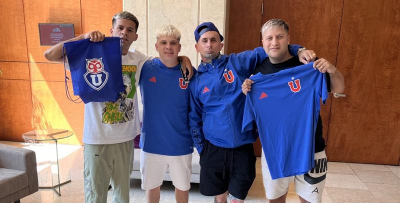 X - Ke Personajes vestidos de la U.