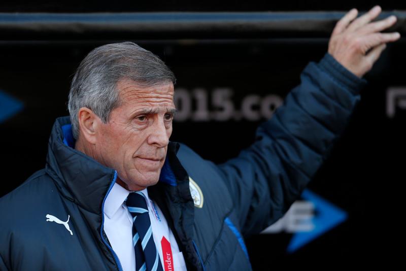 El 'Maestro' Tabárez elogió el proceso de Marcelo Bielsa en Uruguay - Crédito: Photosport.