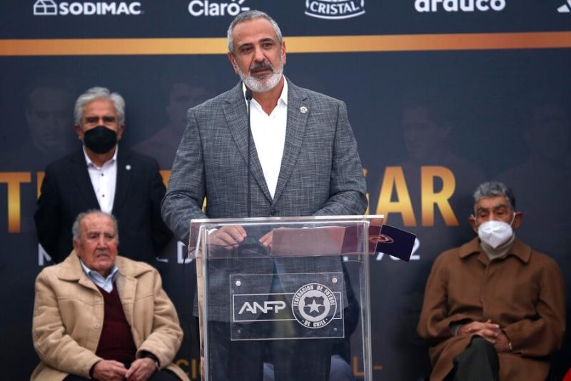 Pablo Milad busca resposable del papelón de La Roja Femenina en Santiago 2023 - Crédito: Photosport.