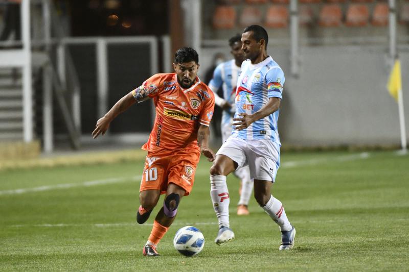 Nicolás Maturana sufrió un violento ataque a su vehículo - Crédito: Photosport