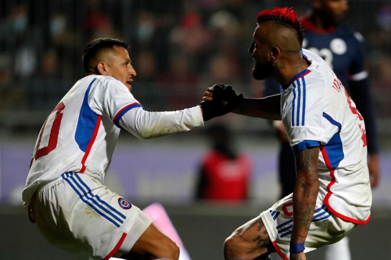 Arturo Vidal apoyó las críticas de Alexis Sánchez al estadio Monumental. Imagen: Photosport.