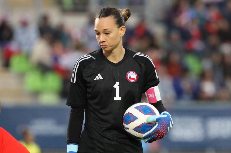 En la Roja esperan poder convencer a Endler de que continúe defendiendo el arco. / Photosport