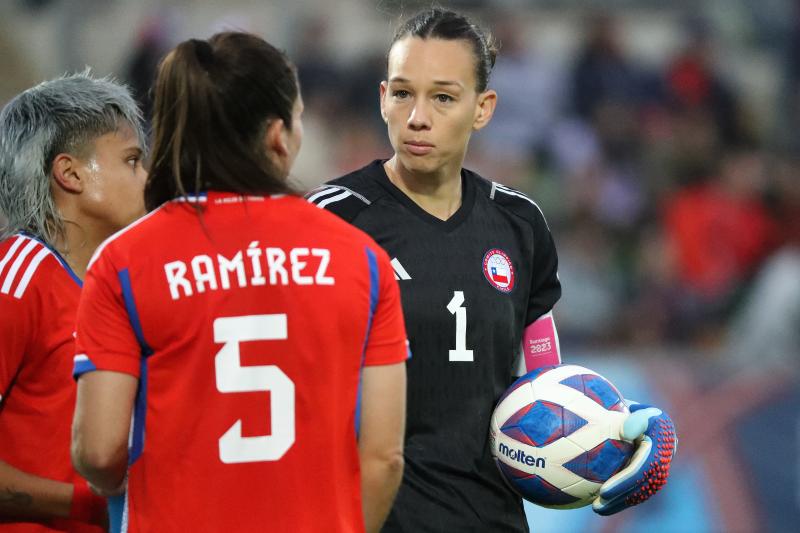 En Argentina hicieron eco de los problemas de la Roja femenina en Santiago 2023. / Photosport