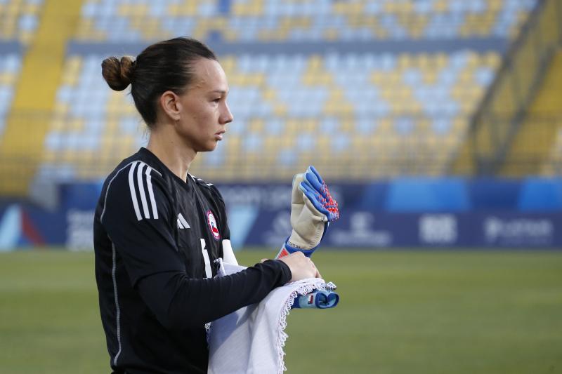 La Roja deberá recurrir a una jugadora de campo para atajar en la final de Santiago 2023. / Photosport