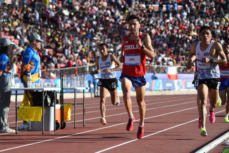 Así fue la prueba de los 10.000 metros en Santiago 2023 que no contó con Daniel do Nascimento / Photosport