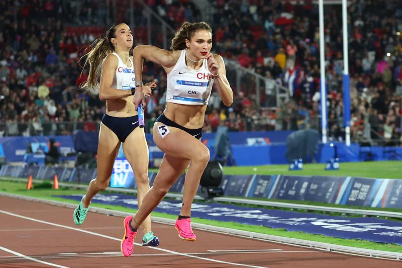 Finalmente, Poulette Cardoch declinó participar en la 4x400 femenina de Santiago 2023 / Photosport