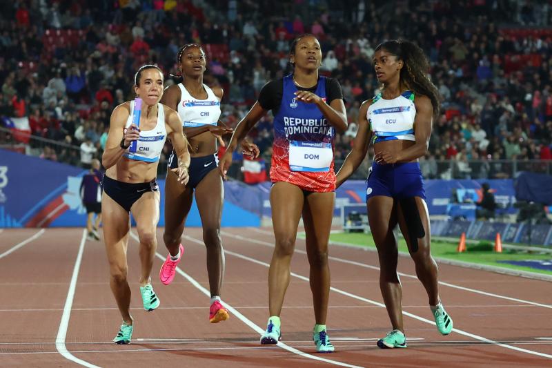 Comisión de Atletas denuncia lo ocurrido en la posta 4x400 y apunta hacia Ximena Restrepo. / Photosport