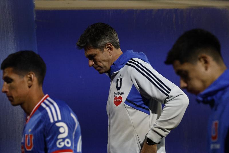 Mauricio Pellegrino está cada vez más lejos de renovar en la U. / Photosport