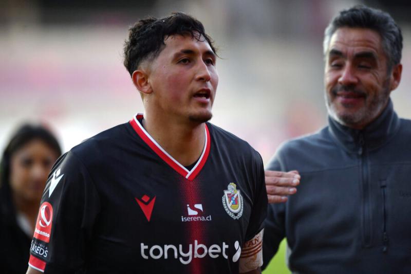 Zacarías López es uno de los jugadores de Deportes La Serena con contrato para 2024 - Crédito: Photosport.